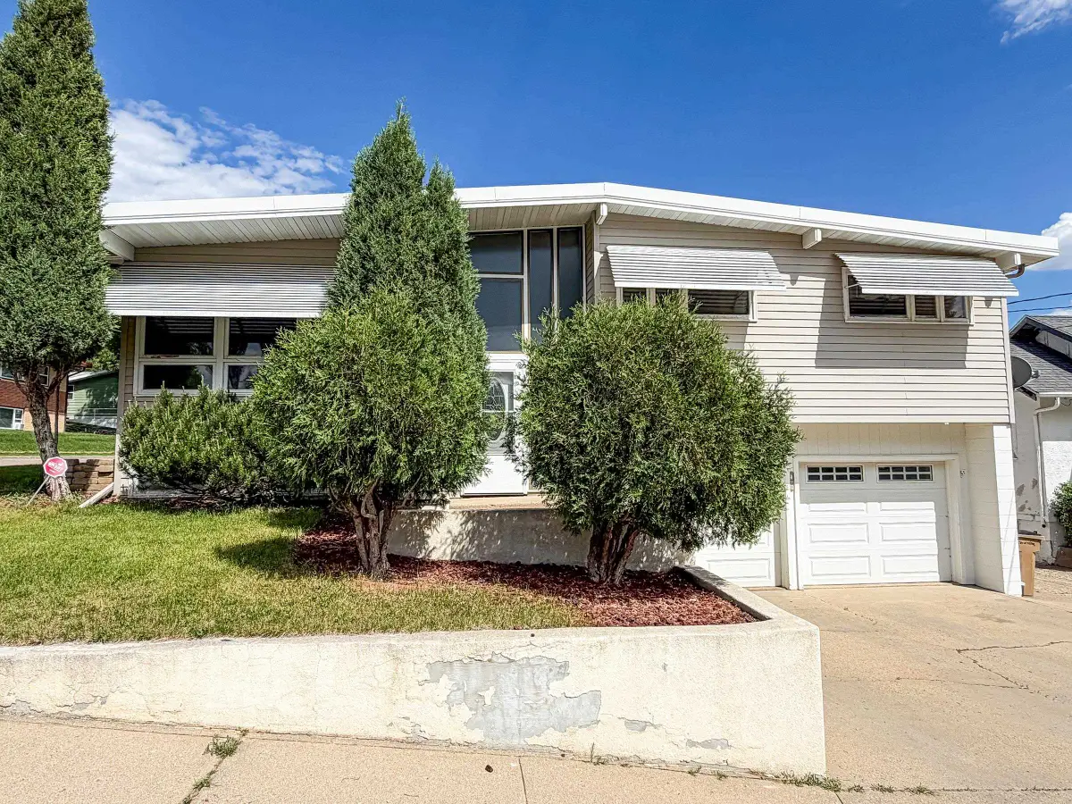 1010 5th St, Minot, ND 58703 - #1