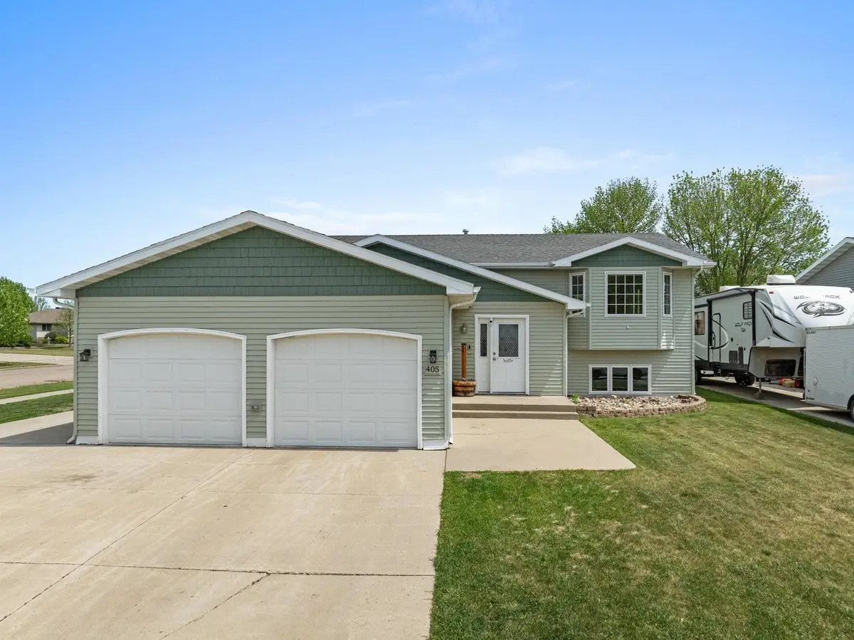 405 22ND ST SW, Minot, ND 58701 - #1