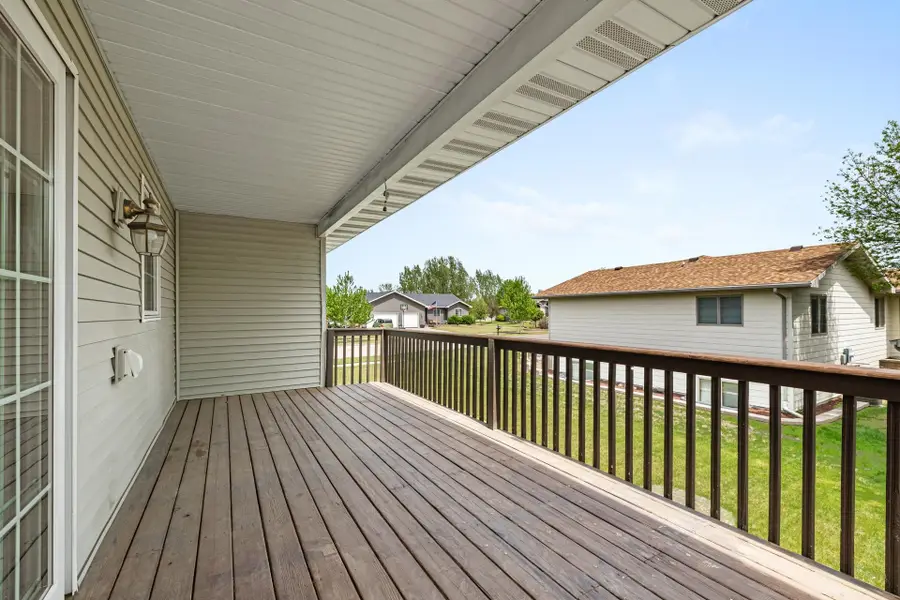 405 22ND ST SW, Minot, ND 58701 - #3