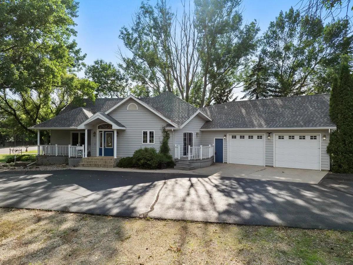 1204 16th Ave SW, Minot, ND 58701 - #1
