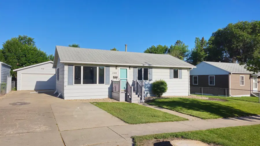 1508 SW 8th St, Minot, ND 58701 - #3