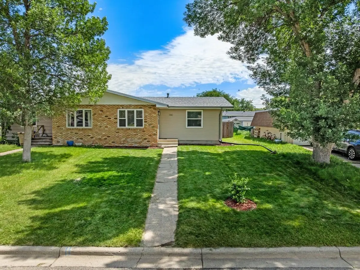 2026 Skyline Dr, Minot, ND 58703 - #1