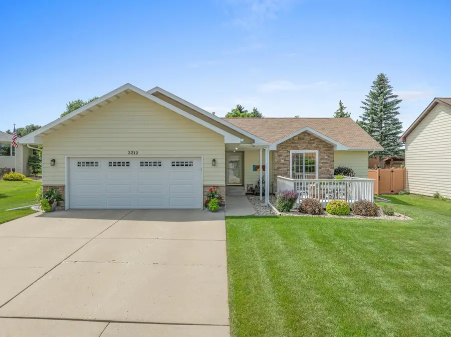 3212 11th St SW, Minot, ND 58701 - #2
