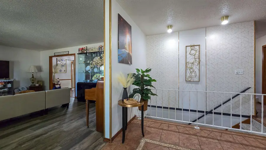315 SW 9th Ave, Minot, ND 58701 - #2