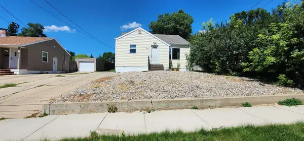 815 9th Ave NE, Minot, ND 58703