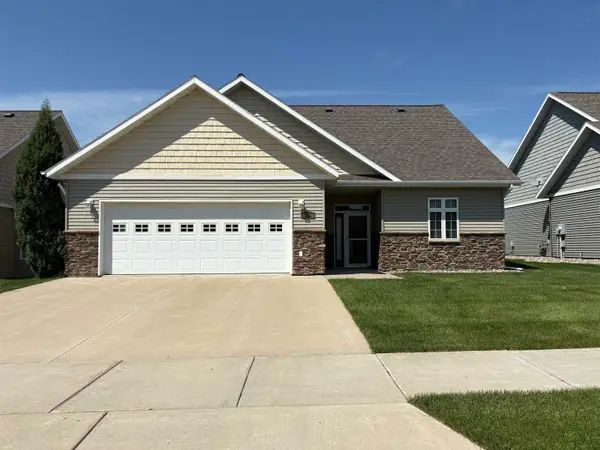 909 Sycamore Ave SE, Minot, ND 58701