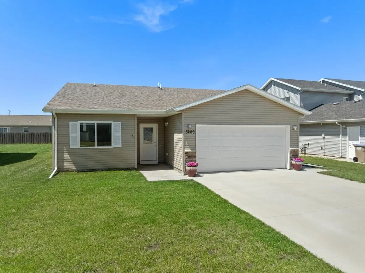 3209 Kodiak St NW, Minot, ND 58703 - #1