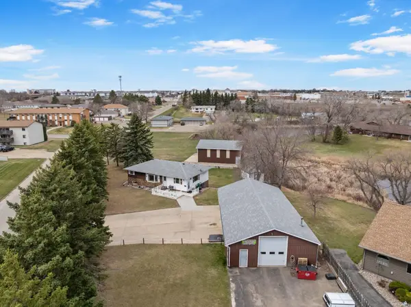600 SW 28th Ave, Minot, ND 58701