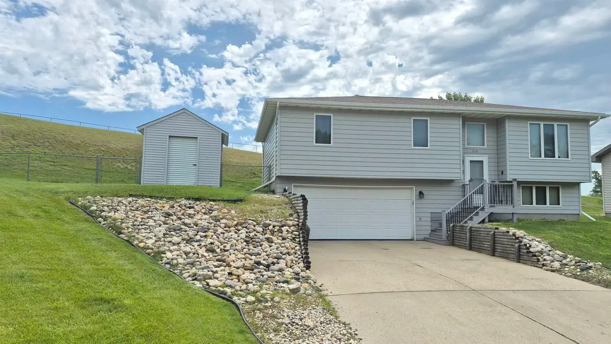 1312 7th Street NE, Minot, ND 58703 - #1