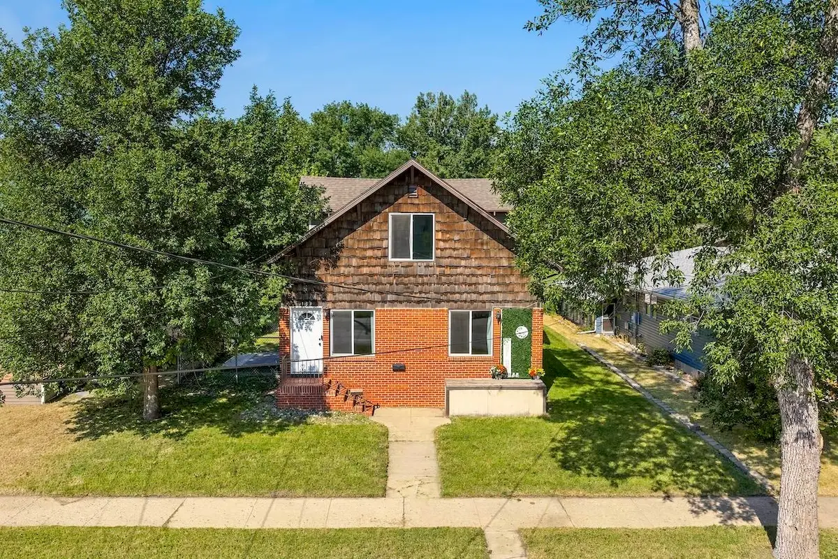 109 6th St. NW, Minot, ND 58703 - #1