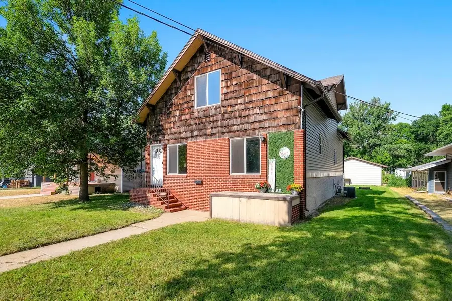 109 6th St. NW, Minot, ND 58703 - #3