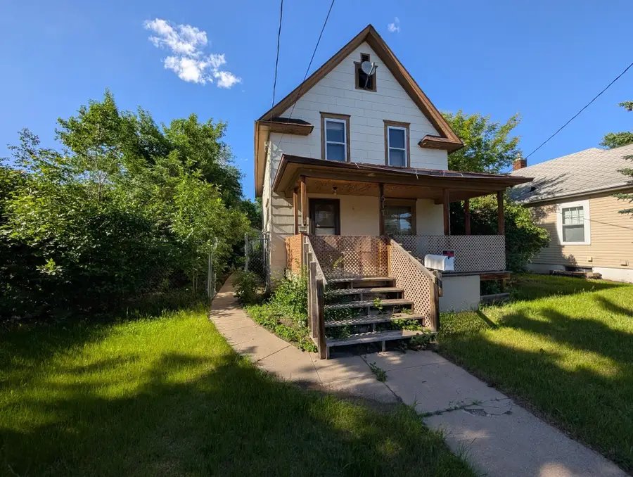 517 NE 9th Ave, Minot, ND 58703-0000 - #2