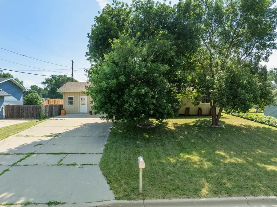 2548 Belview Dr, Minot, ND 58701 - #3