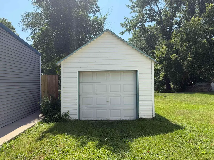 604 7TH AVE NE, Minot, ND 58703 - #2