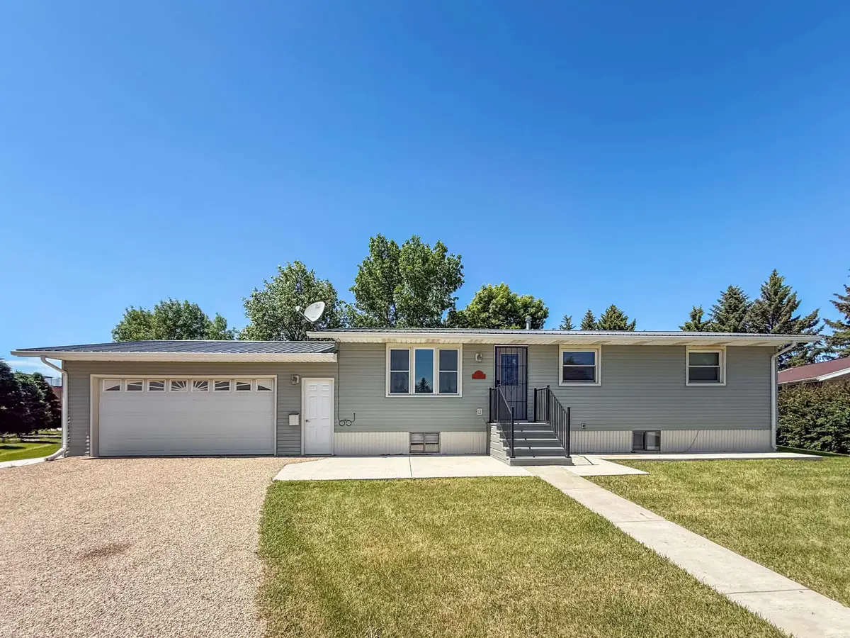 711 Horseshoe Dr, Stanley, ND 58784 - #1