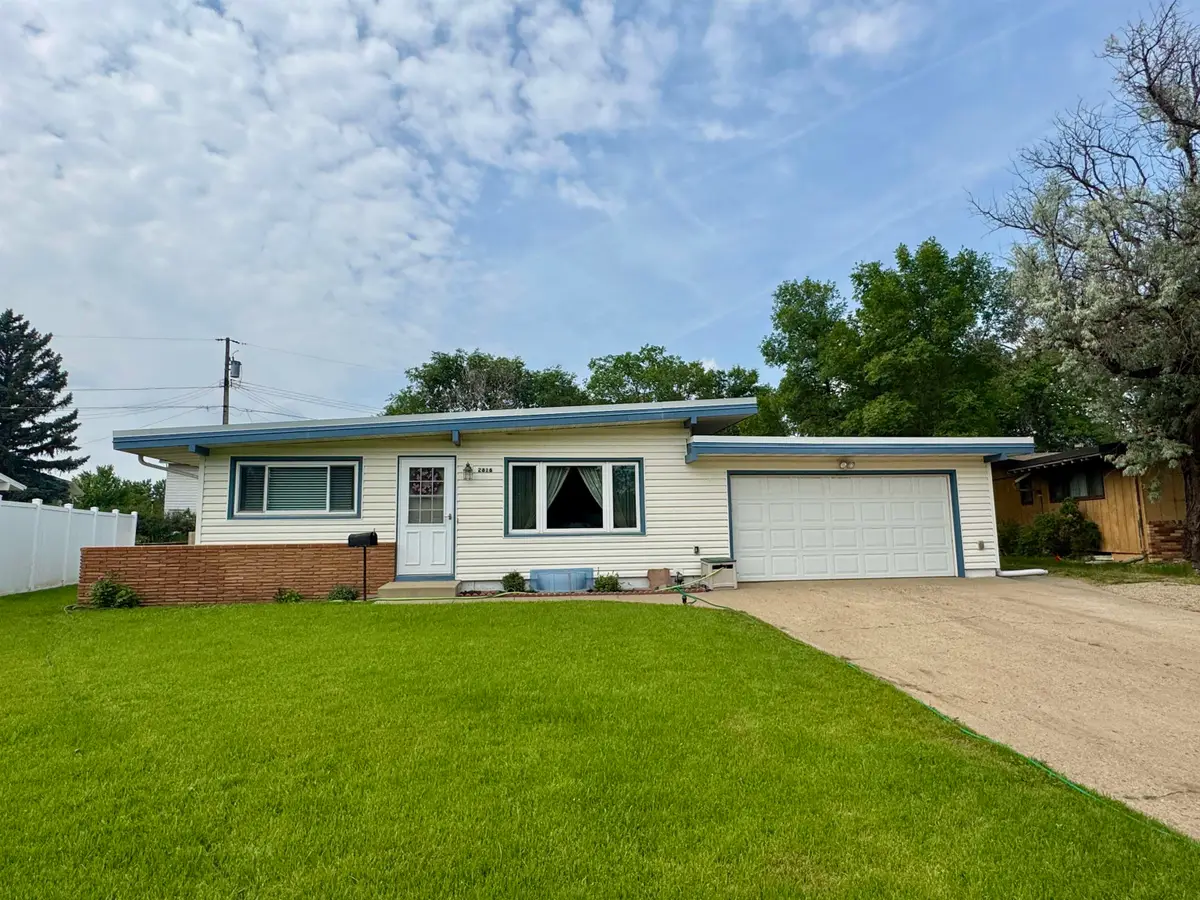 2816 SW 1st Ave, Minot, ND 58701 - #1