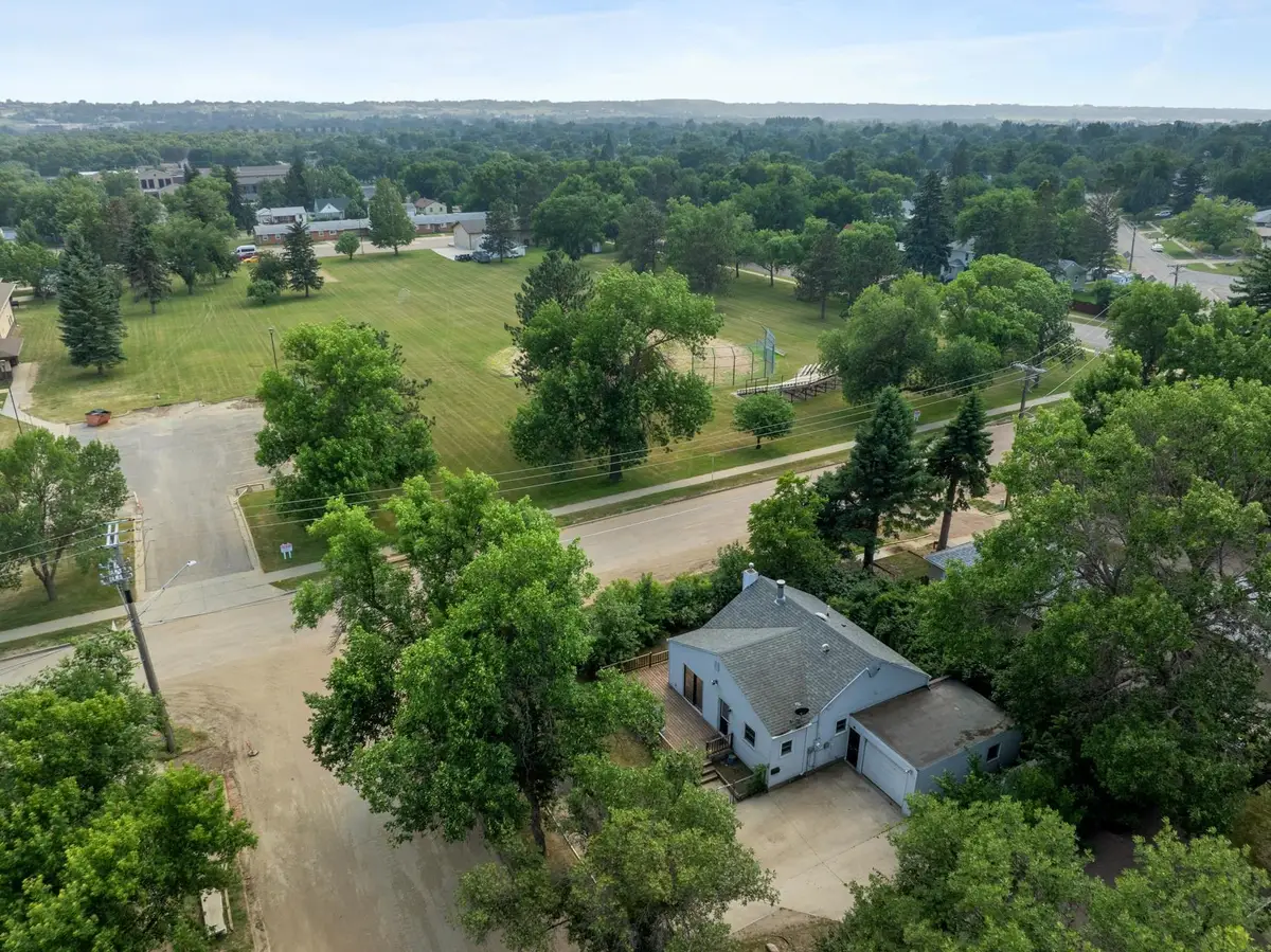 1502 11TH AVE NW, Minot, ND 58703 - #1