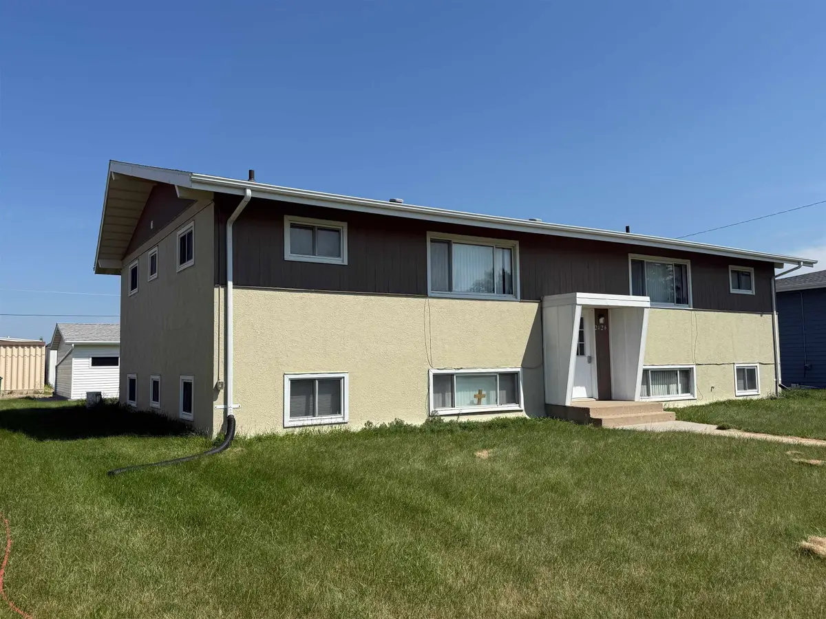 2026 NW 4th St NW, Minot, ND 58703 - #1