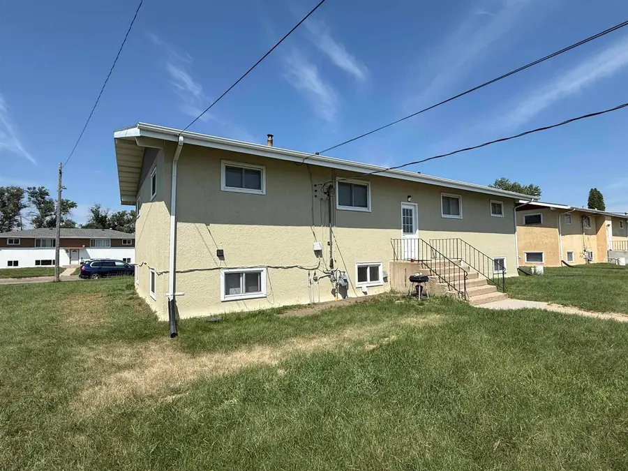 2026 NW 4th St NW, Minot, ND 58703 - #3