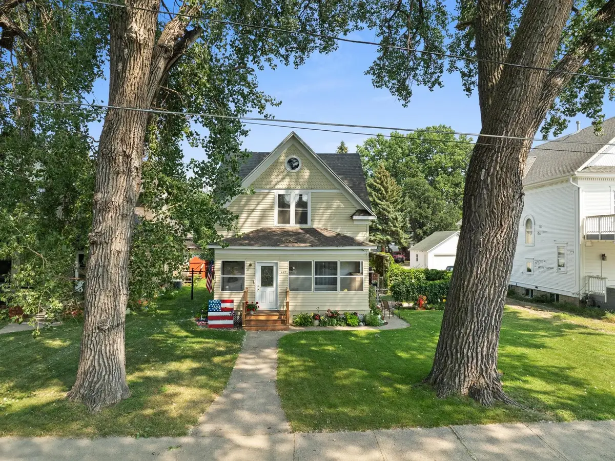 420 1st Street NW, Minot, ND 58703 - #1