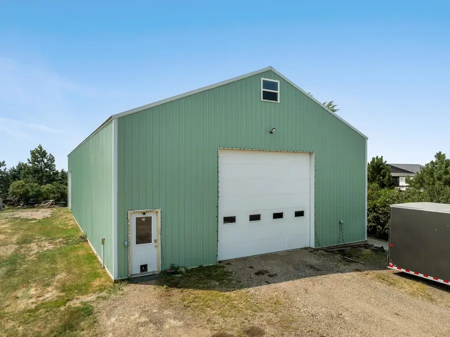 3011 54th Ave SW, Minot, ND 58701 - #3