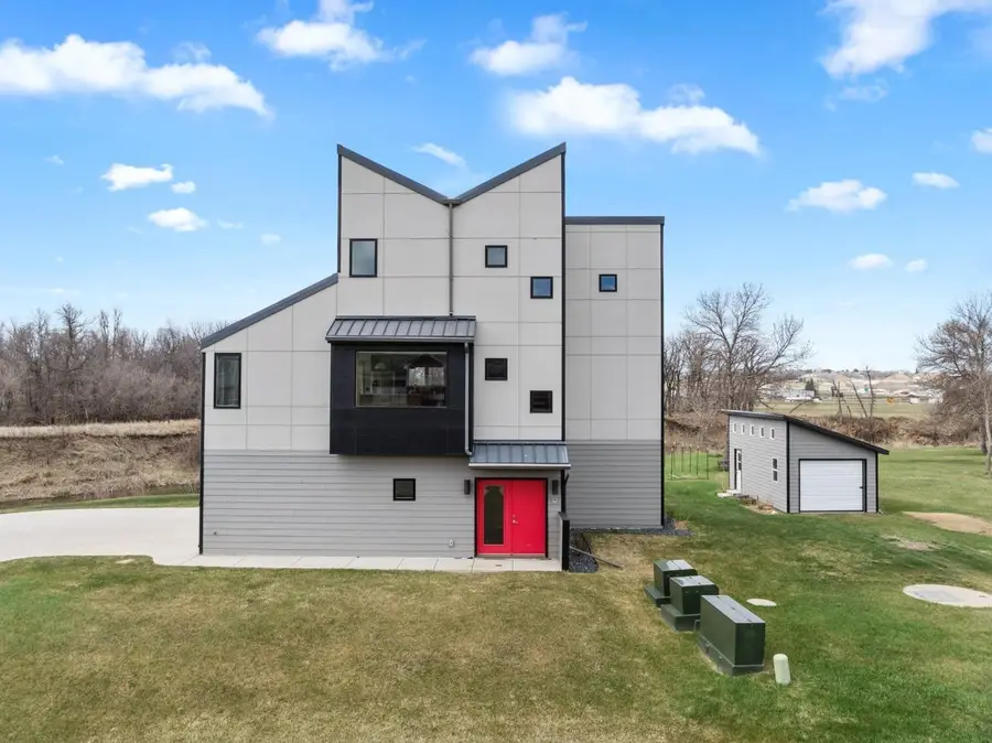 1800 Rivers Edge Dr SE, Minot, ND 58701 - #3