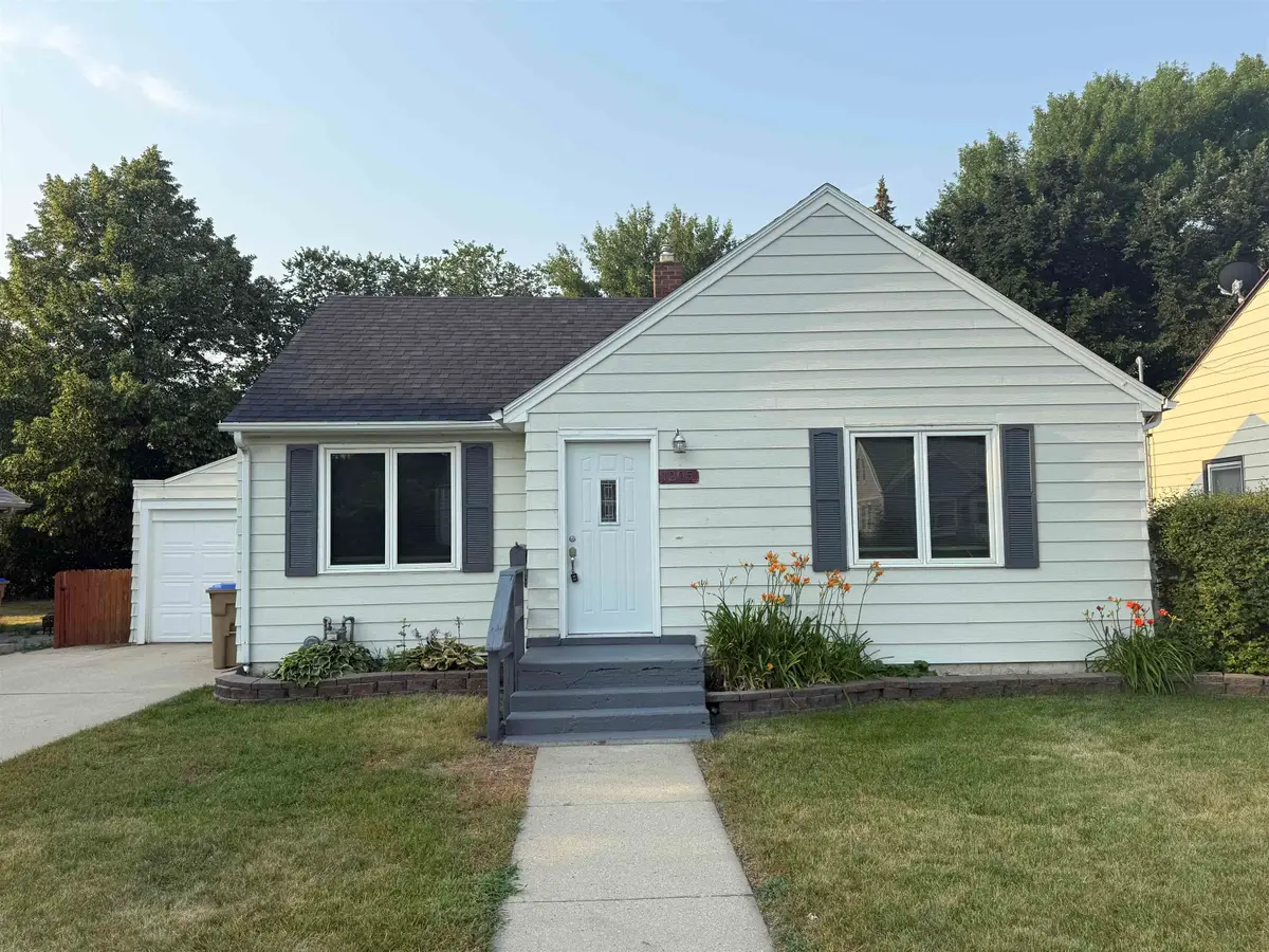 1205 7TH Ave NW, Minot, ND 58703 - #1