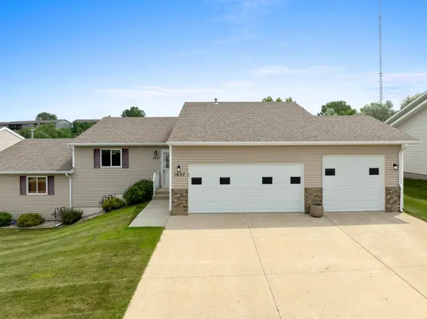 1627 Foothills Road SW, Minot, ND 58701