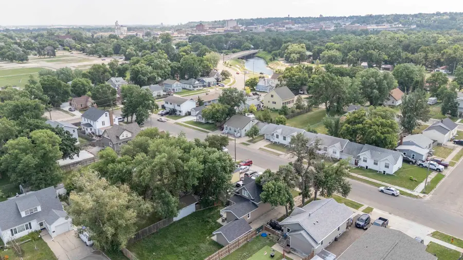 820 7th Ave. NW, Minot, ND 58703 - #3