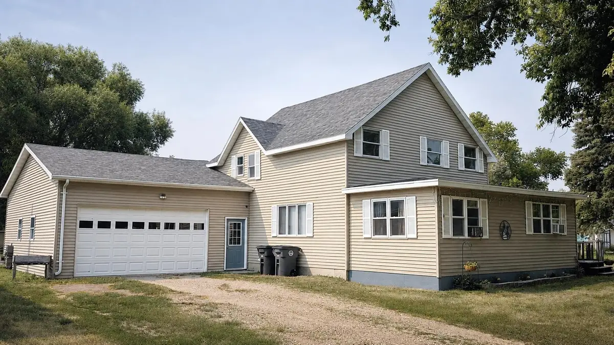 205 2nd St W, Velva, ND 58790 - #1