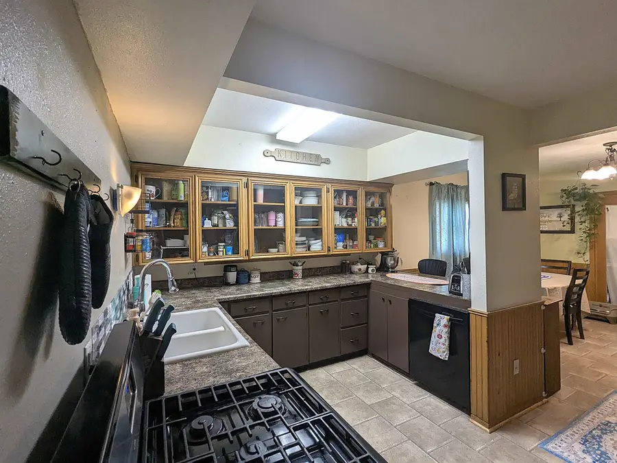 205 2nd St W, Velva, ND 58790 - #3