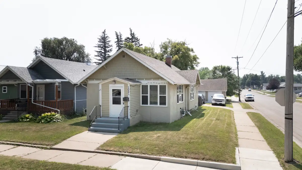 1021 NW 7th Ave NW, Minot, ND 58703 - #1