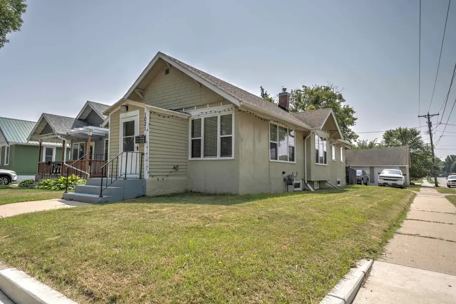 1021 NW 7th Ave NW, Minot, ND 58703 - #2
