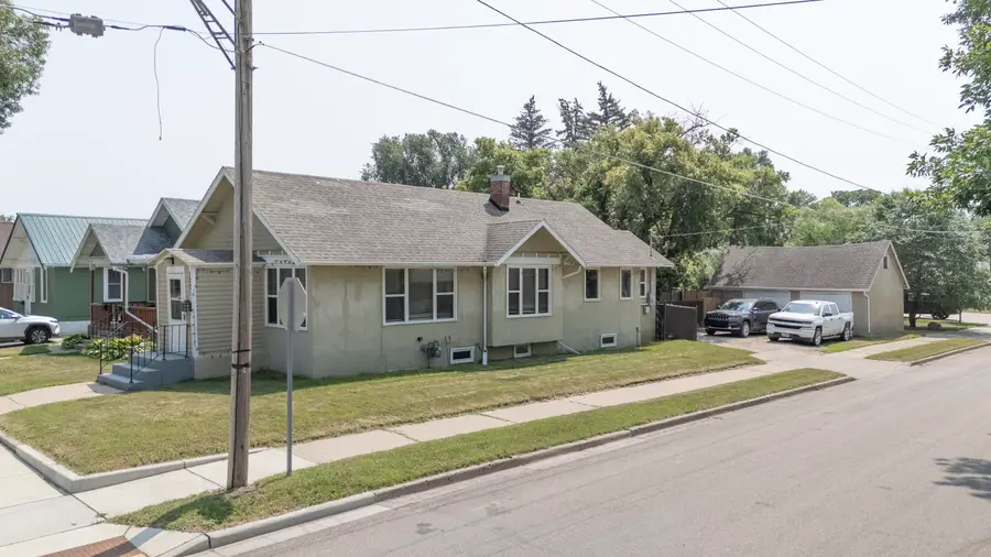 1021 NW 7th Ave NW, Minot, ND 58703 - #3