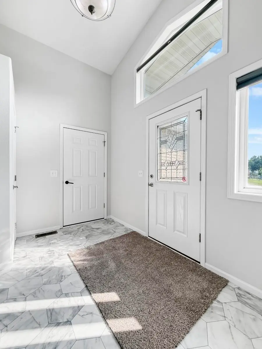 1801 Sunset Blvd, Minot, ND 58703 - #2