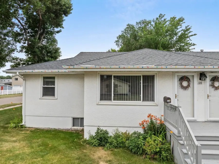 118 21st St. NW, Minot, ND 58703 - #3