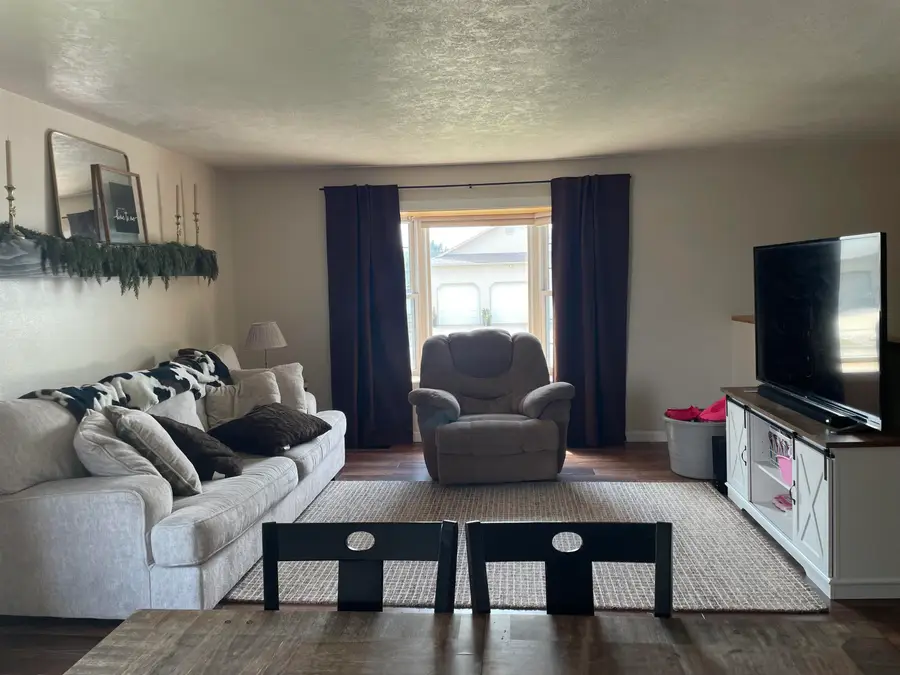 2320 SW 5th Ave, Minot, ND 58701 - #2