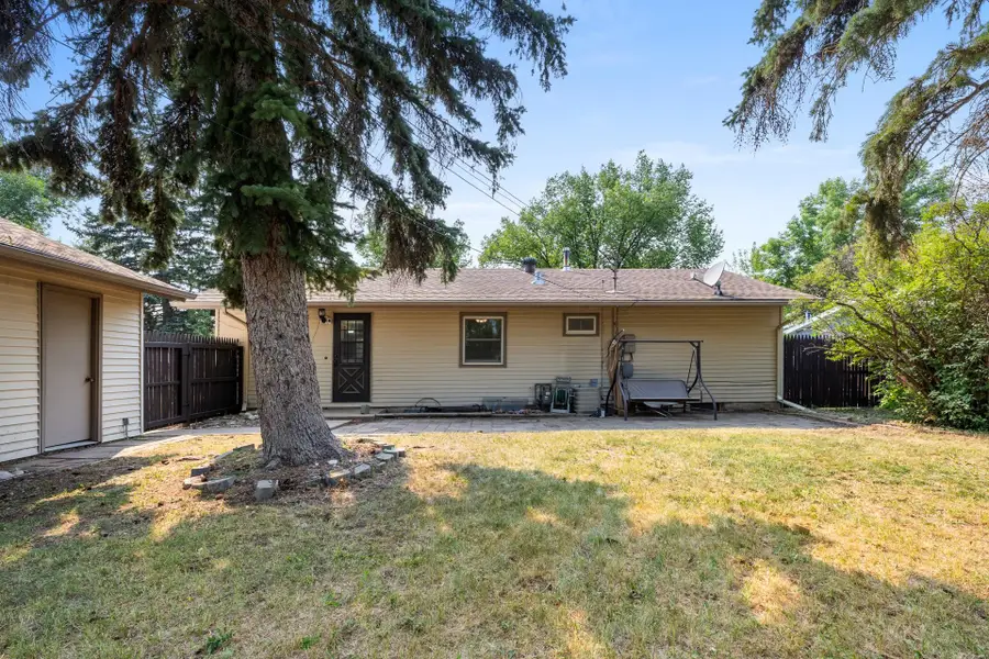 2006 California Drive NW, Minot, ND 58703 - #3