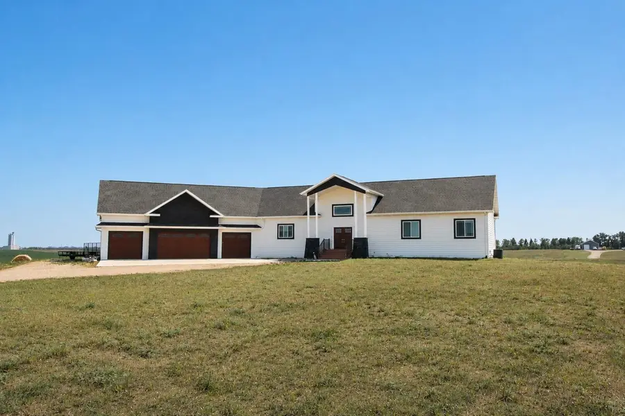 8460 NE 10th Ave, Minot, ND 58703 - #2
