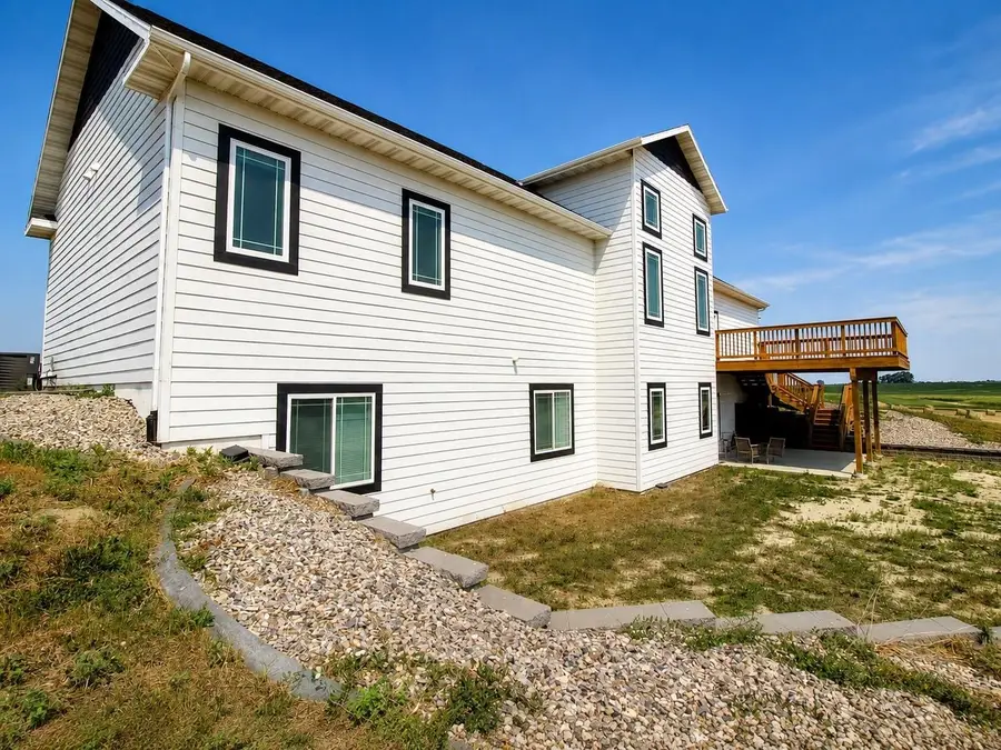 8460 NE 10th Ave, Minot, ND 58703 - #3