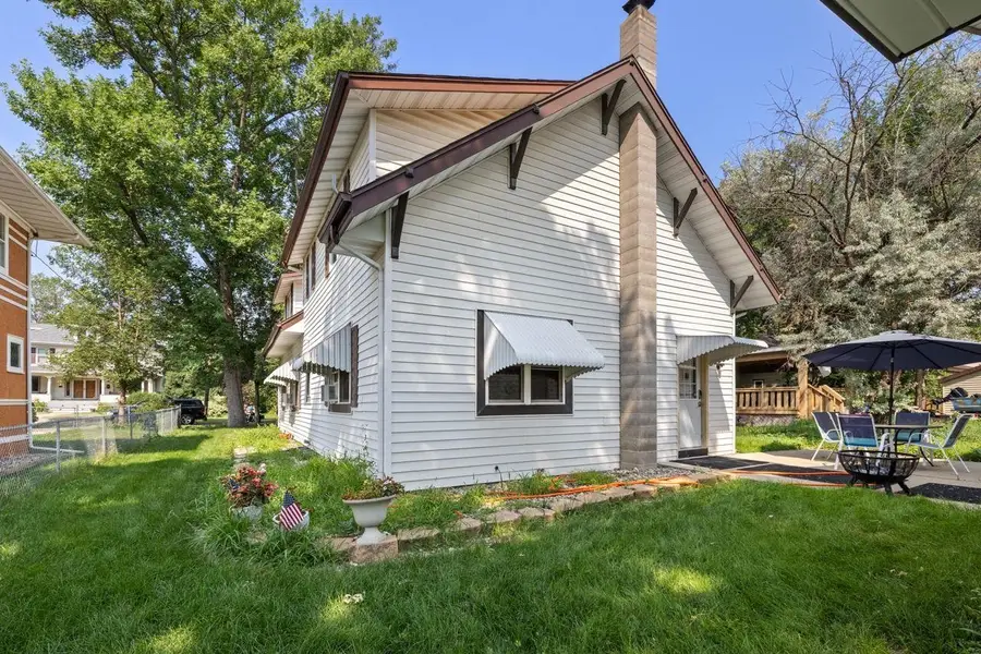 219 8th St SE, Minot, ND 58701 - #3