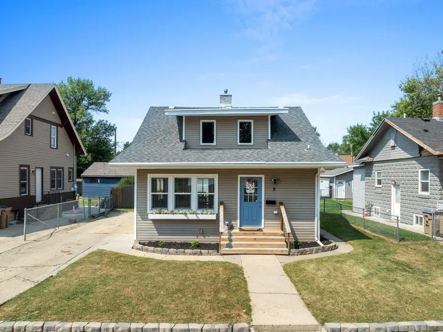 9 7th St NW, Minot, ND 58703 - #2