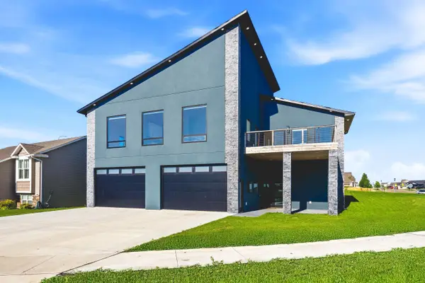 2513 15th Street NW, Minot, ND 58703