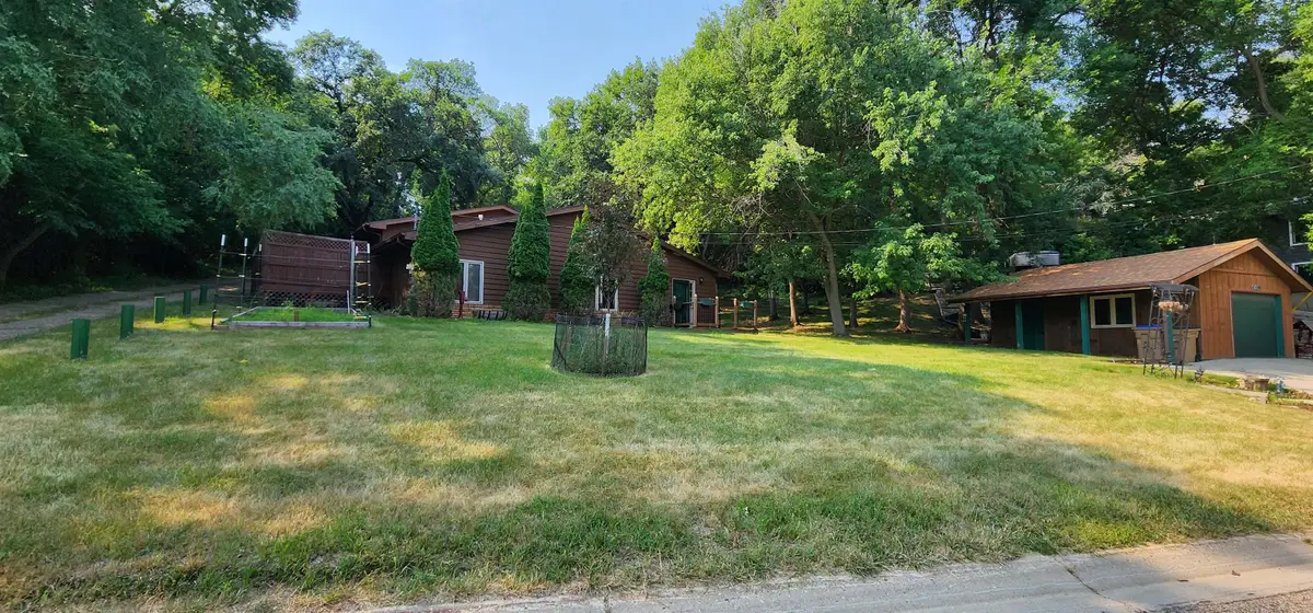 625 1/2 5th St SE, Minot, ND 58701 - #1