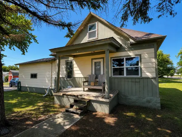 233 1ST AVE SE, Garrison, ND 58540