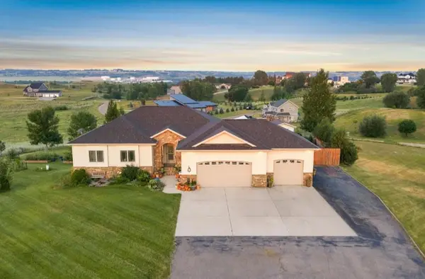 3601 Harmony Ct NW, Minot, ND 58703
