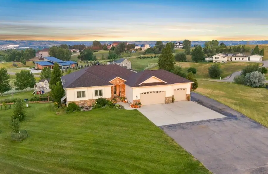 3601 Harmony Ct NW, Minot, ND 58703 - #2