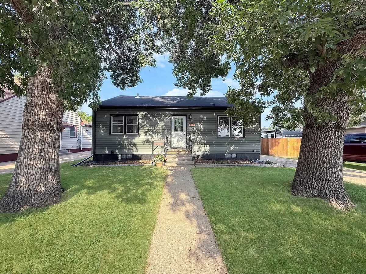 212 18th St. NW, Minot, ND 58703 - #1