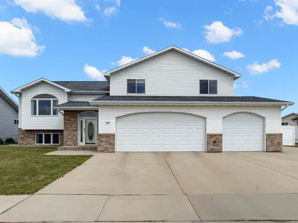 1908 13th St NW, Minot, ND 58703
