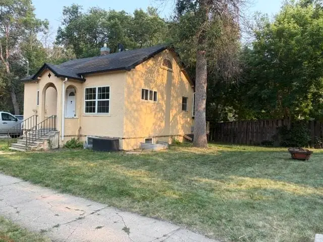 715 2nd Ave NW, Minot, ND 58703 - #2